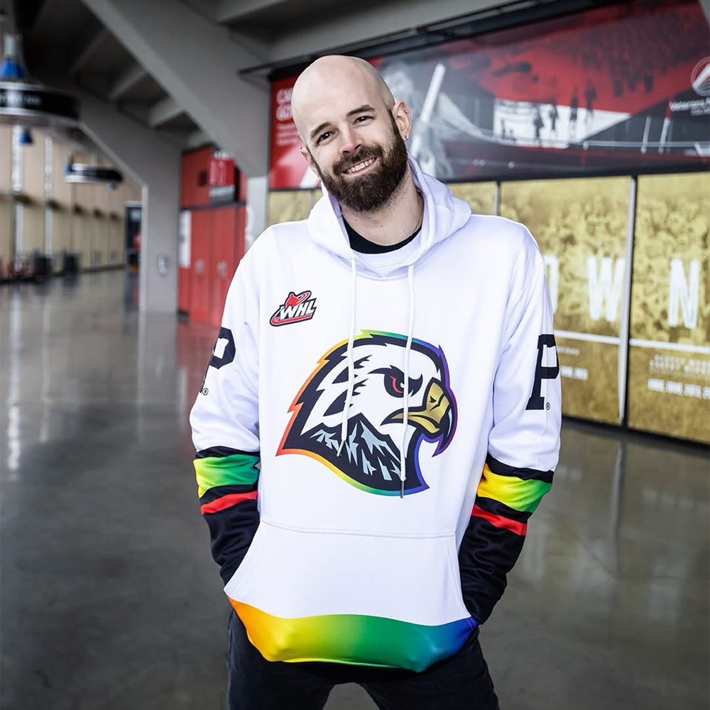 Portland Winterhawks Pride Hockey Jersey men’s Medium NHL Portland Gear